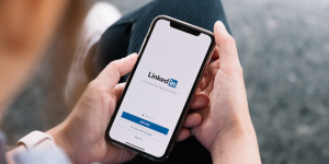 how to upload resume at linkedin